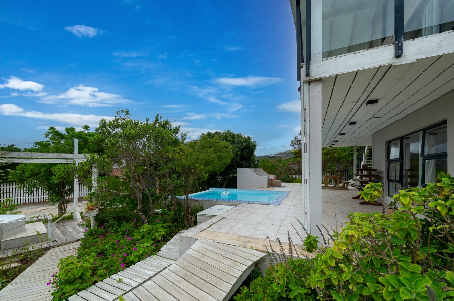 7 Bedroom Property for Sale in Kingfisher Creek Western Cape